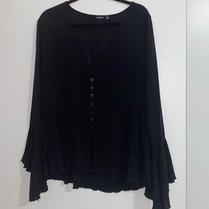 Boohoo PLUS BUTTON DETAIL PLUNGE FLARE SLEEVE BLOUSE